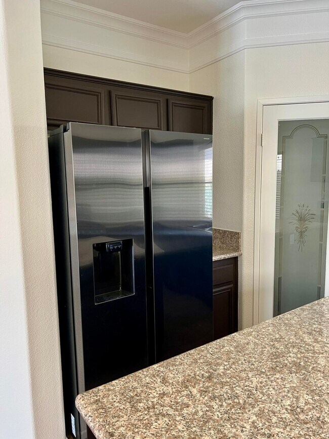 Building Photo - 728 Mira Grande