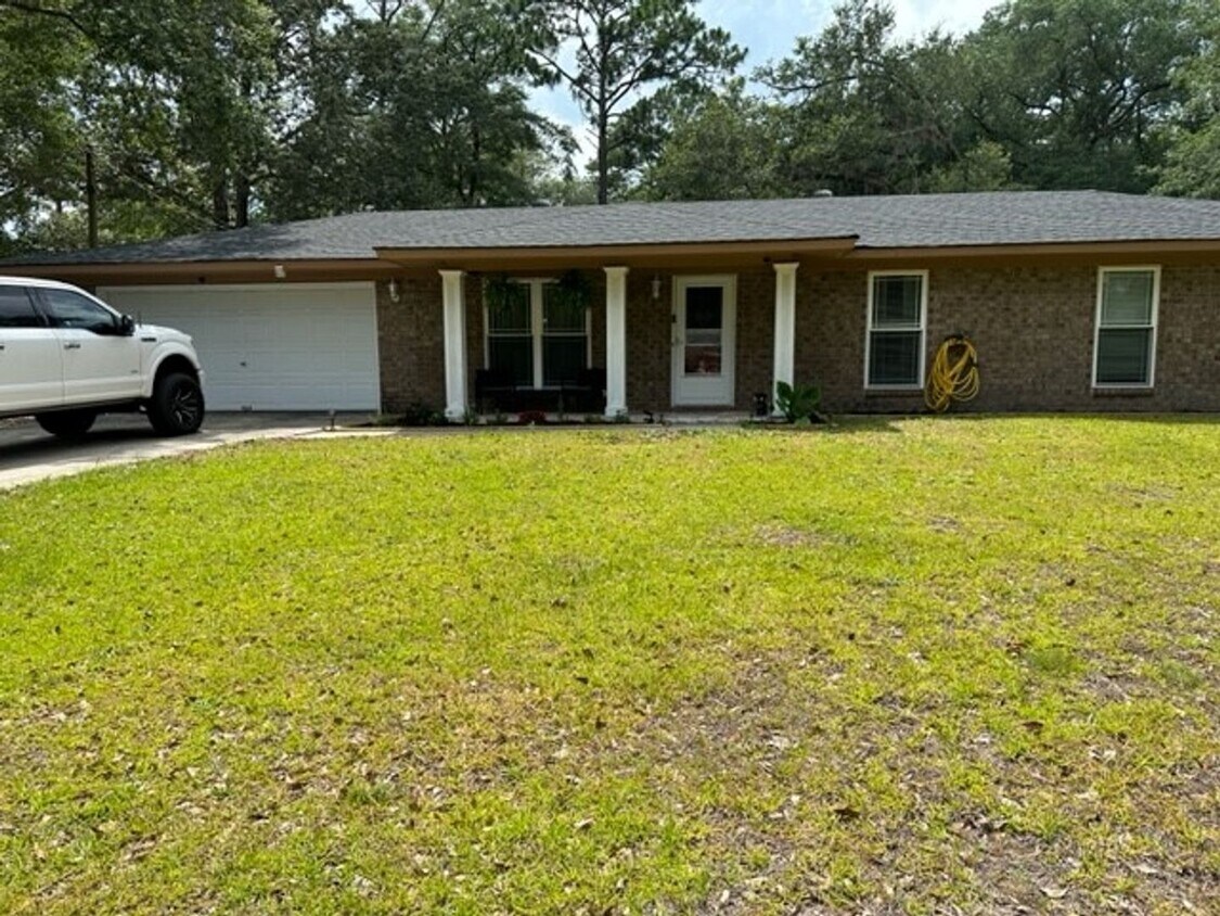 1023 Live Oak Dr, Hinesville, GA 31313 House Rental in Hinesville, GA