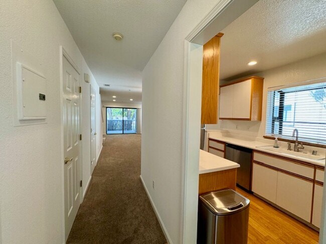 Foto del edificio - Wonderful 2 story condo in Ashford Ct-Deta...
