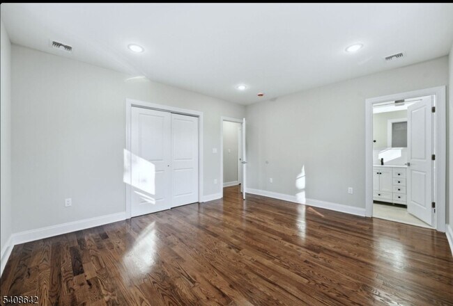 Building Photo - 46 Eppirt St