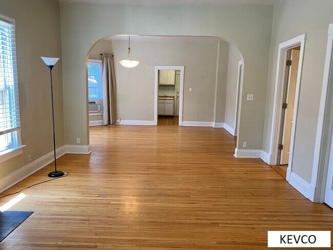 Foto del edificio - 321 Edwards St