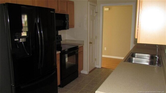 Foto del edificio - 2442 Larwood Dr