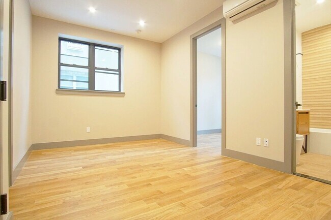 Building Photo - 211 Troy Ave