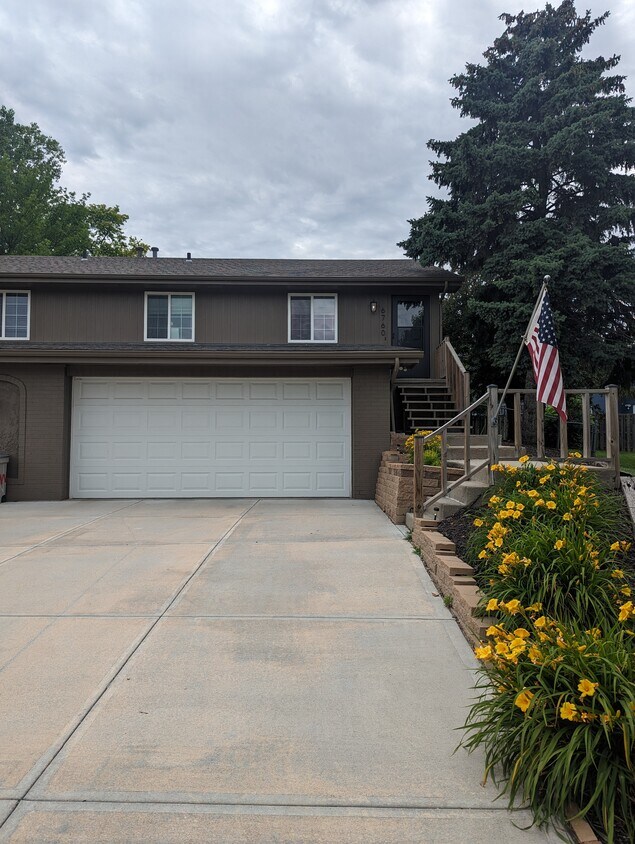 Primary Photo - 6760 S 73rd St Cir