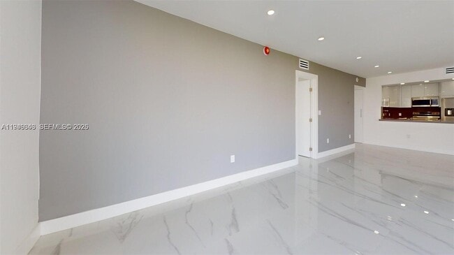 Building Photo - 3625 N Country Club Dr