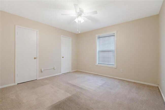 Foto del edificio - 2704 Whitney Pl