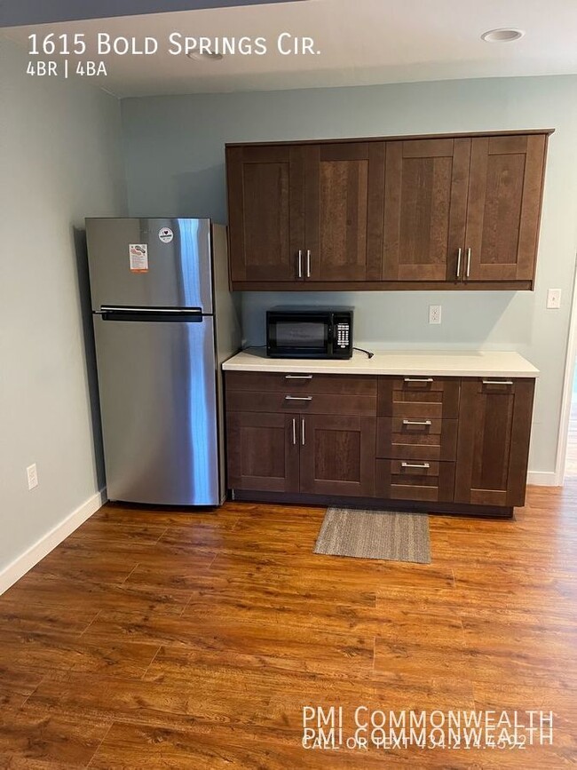 Foto del edificio - 1615 Bold Springs Cir