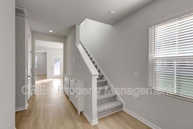 Foto del edificio - 1465 Central Ave