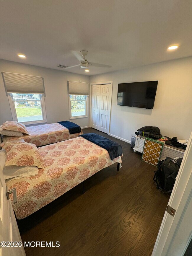 Building Photo - 41 Brookwillow Ave