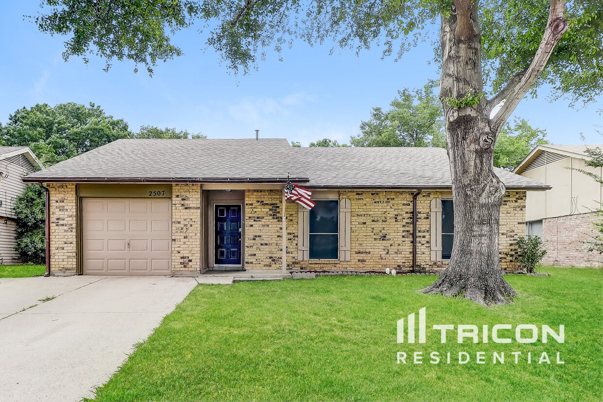 Primary Photo - 2507 Arapaho Dr