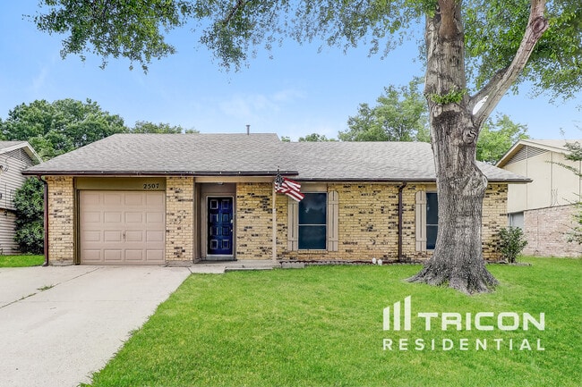 Building Photo - 2507 Arapaho Dr