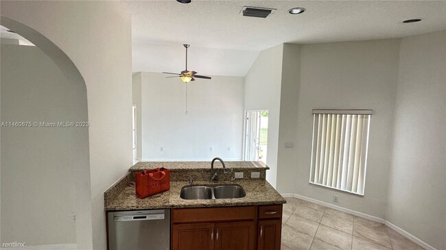 Foto del edificio - 3 br, 2 bath House - 16774 NW 12th St