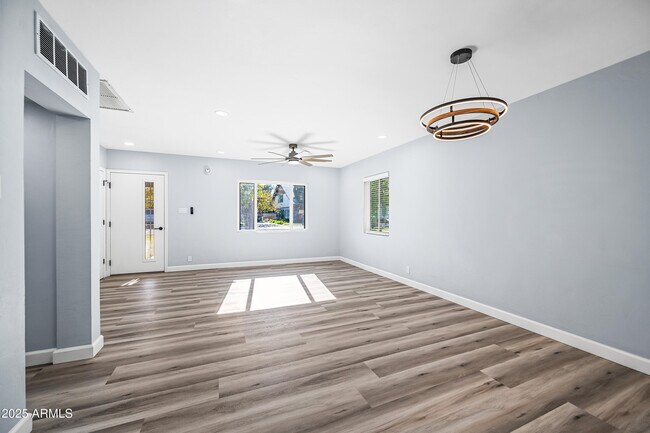 Building Photo - 1608 E Hudson Dr