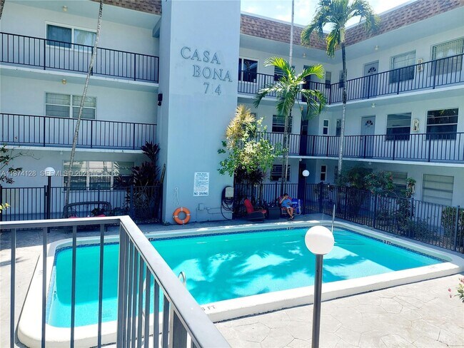 Foto del edificio - 714 NE 10th St