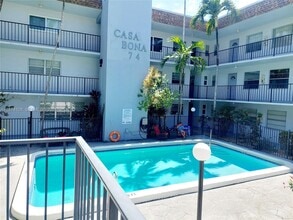 Building Photo - 714 NE 10th St