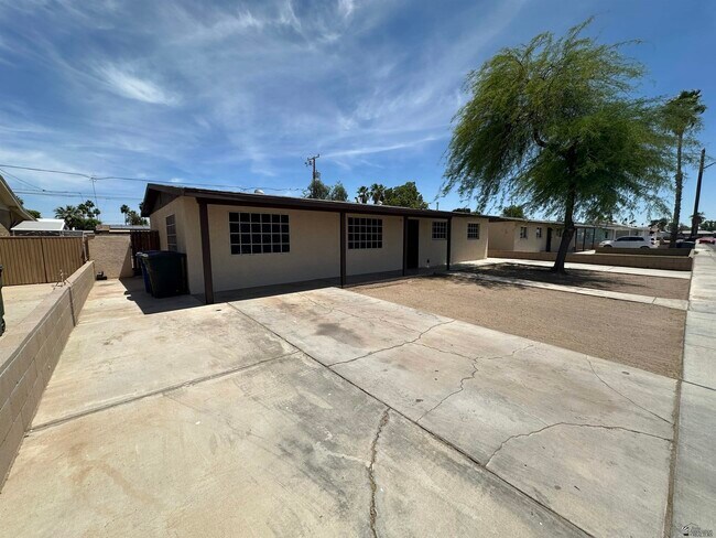 Foto del edificio - 2645 S Nogales Ave