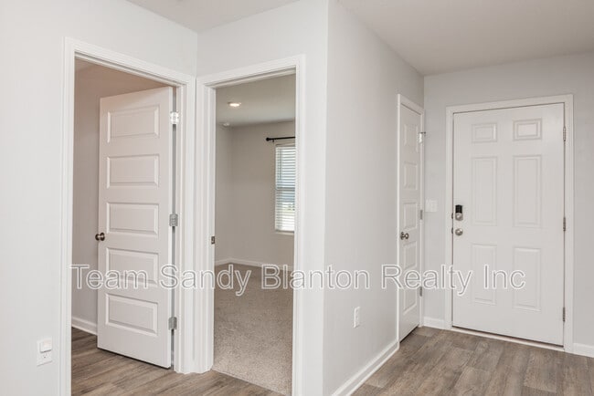 Foto del edificio - 7486 Oak Lake Blvd