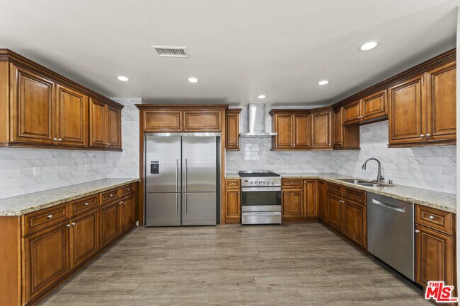 Foto del edificio - 12938 Jefferson Ave