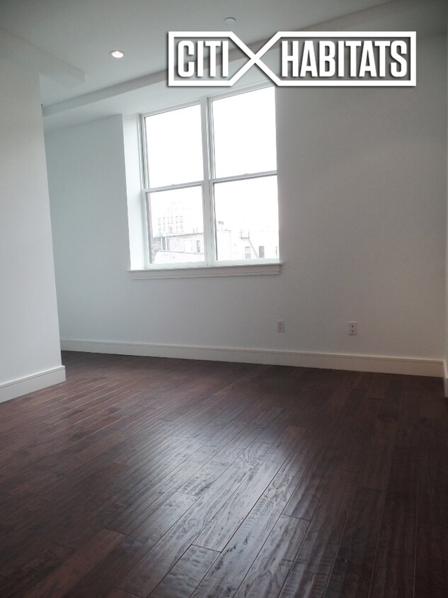 Building Photo - 145 W 118th St