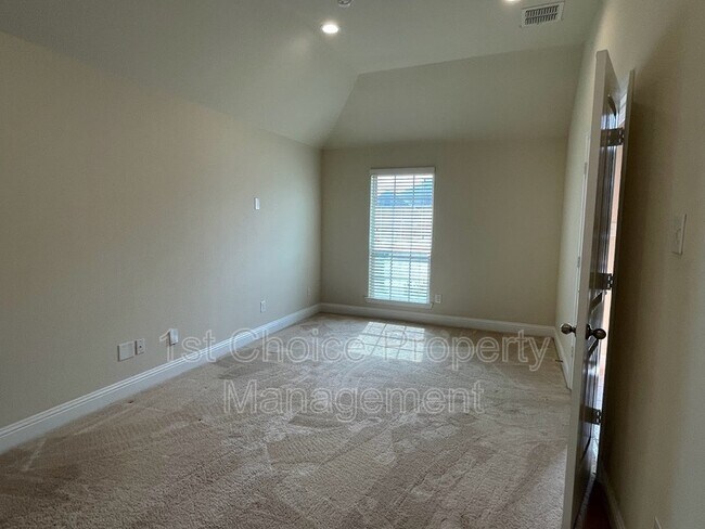 Building Photo - 352 Sugar Creek Ln