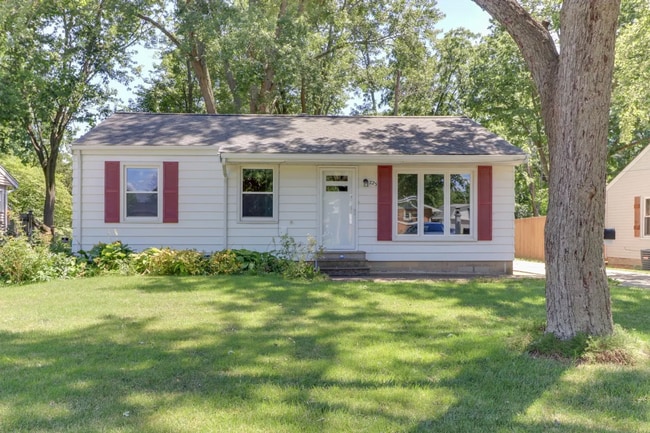 Building Photo - Charming 2 Bedroom Home in Normal