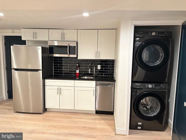 Foto del edificio - 4252 Dix St NE