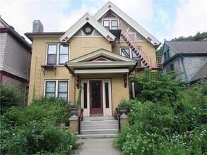 Building Photo - 405 Alexander St