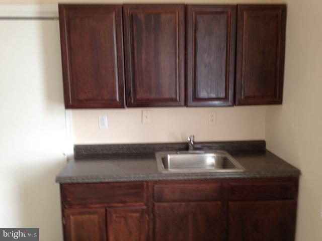 Building Photo - 650 S 51st St
