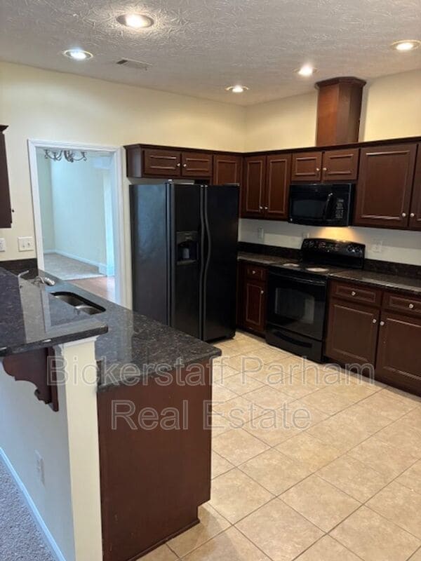 Building Photo - 8000 Santee Ct