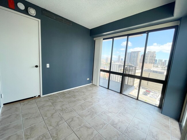 Building Photo - Available now! 2 bedroom 2 bathroom in dow...