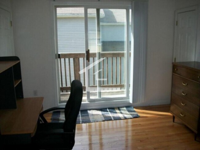 Building Photo - 254 Allston St