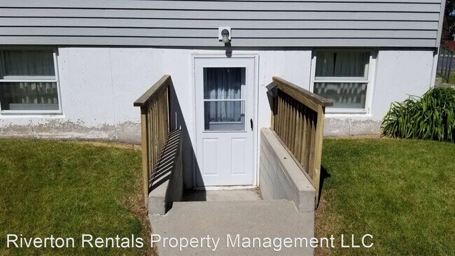 Building Photo - 221 E Sunset Dr