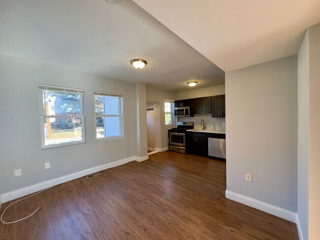 Foto del edificio - Charming 2Bed/1Bath in Dundalk!