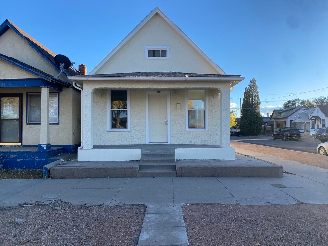 Primary Photo - 402 E Mesa Ave