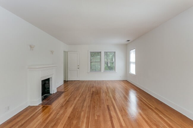 Building Photo - 1812 Banks St