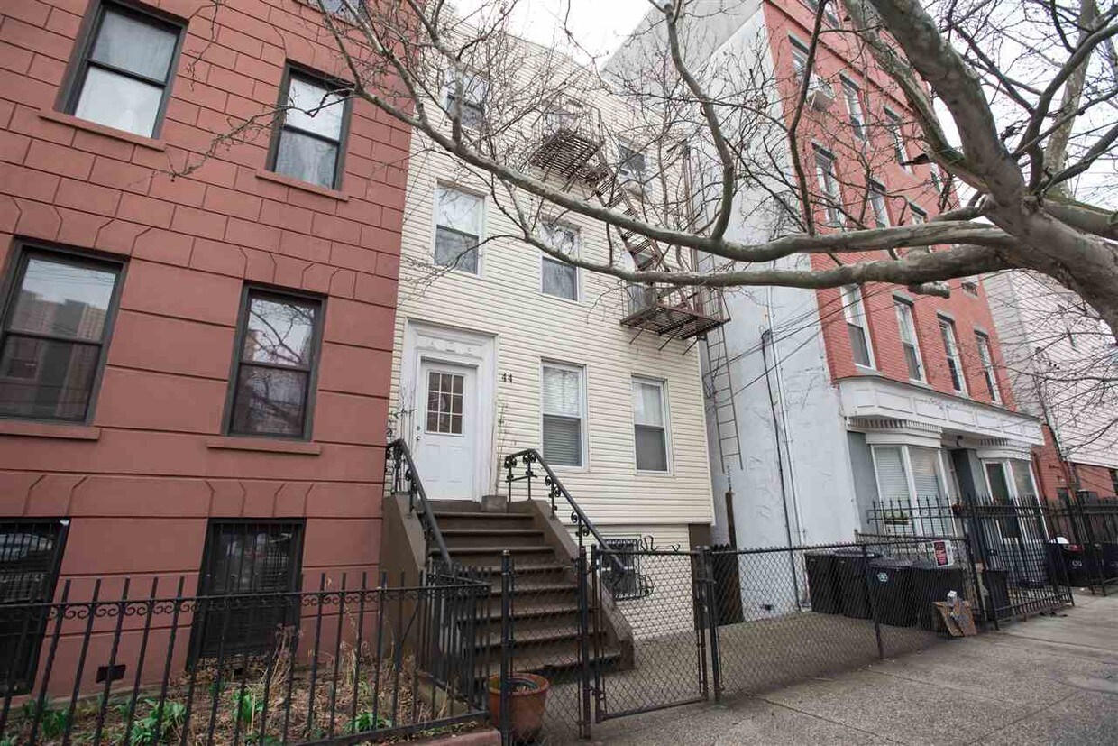 Primary Photo - 44 Coles St