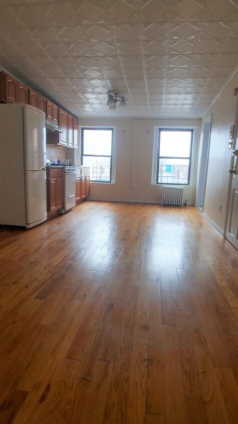 Primary Photo - 42 Woodhull St