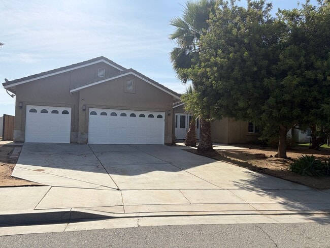 Building Photo - Large Single Story Cul de Sac Home AVAILABLE!