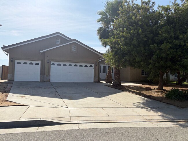Foto del edificio - Large Single Story Cul de Sac Home AVAILABLE!