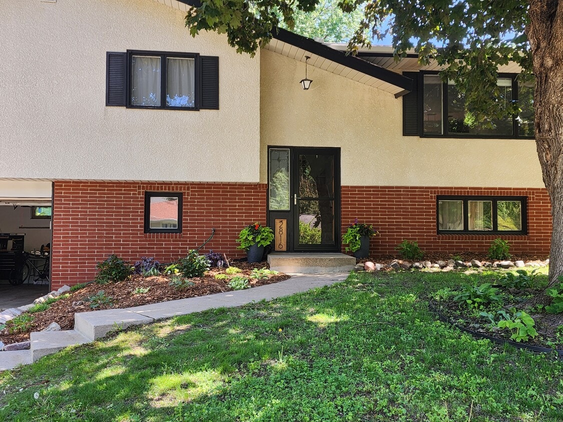 Front Exterior - 2816 Fernwood St