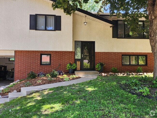 Building Photo - 2816 Fernwood St