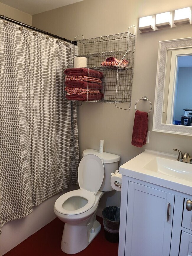 Foto del edificio - 2 bed 1 bath "fully furnished" monthly ADU...