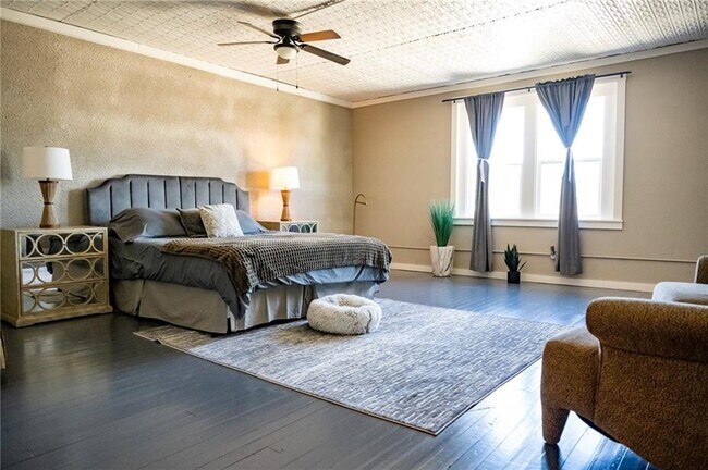 Foto del edificio - 4304 S Main St