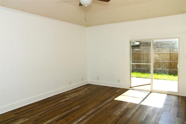 Building Photo - 112 Juniper St