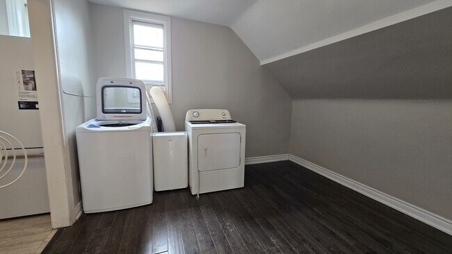 Photo du bâtiment - 422 Cannon St E