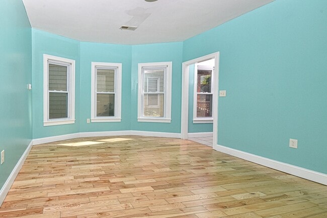 Building Photo - 11 Oakland Ave