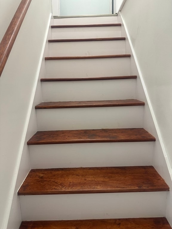 Building Photo - 23 W 5th St