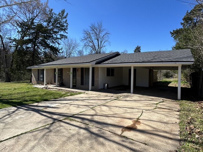 Foto del edificio - 3218 Seminole Dr