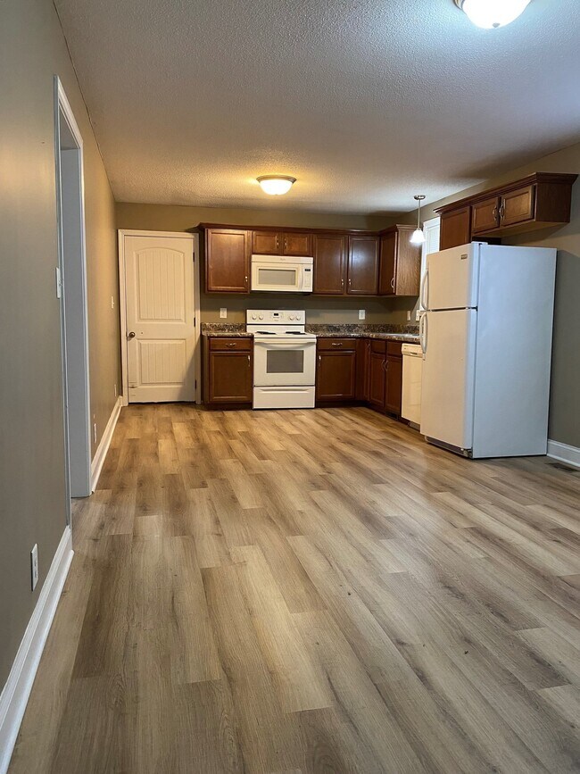 Building Photo - "Charming 3-Bedroom Home on Dave Drive: Cozy Comfort with Modern Convenience!"