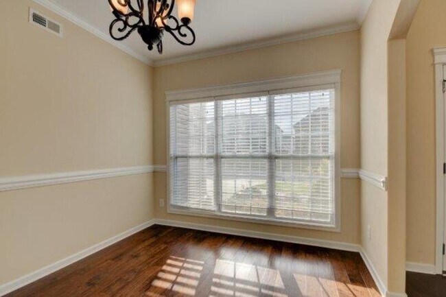 Building Photo - 3373 Wiser Dr